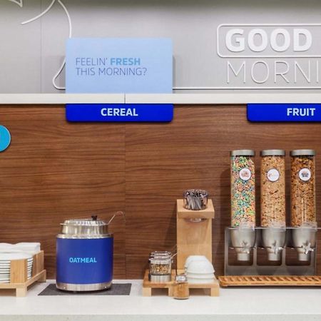 Holiday Inn Express - Alliance By Ihg Εξωτερικό φωτογραφία